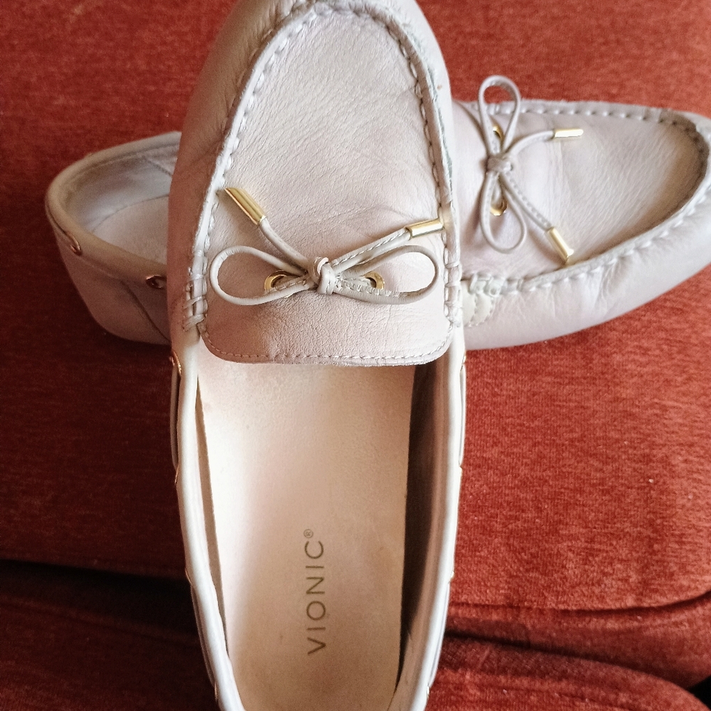 VIONIC Women's  Honor Virginia Light Beige Loafer Type Driving shoe Sz11